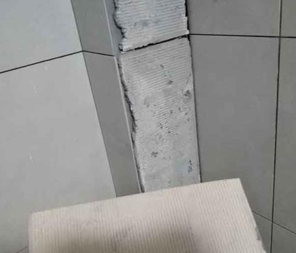 嫩江瓷砖空鼓维修公司分享下厨房瓷砖脱落的补救措施。